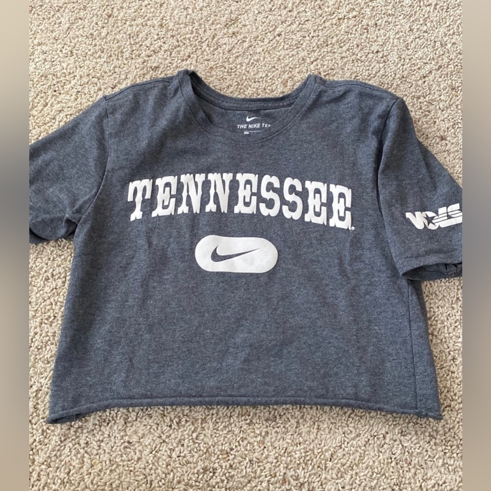 Nike Cropped Tennessee Shirt in Gray